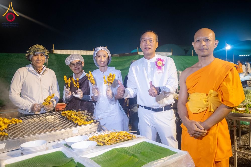 ภาพ No.297820:วันที่ 19 มกราคม พ.ศ. 2569 พิธีถวายภัตตาหารเป็นสังฆทาน แด่พระธรรมยาตรา ณ อนุสรณ์สถานบางปลา วัดบางปลา อำเภอบางเลน จังหวัดนครปฐม ในโครงการธรรมยาตรา กตัญญูบูชา มหาปูชนียาจารย์ พระมงคลเทพมุนี(สด จนฺทสโร) พระผู้ปราบมาร อนุสรณ์สถาน 7 แห่ง ปีที่ 14