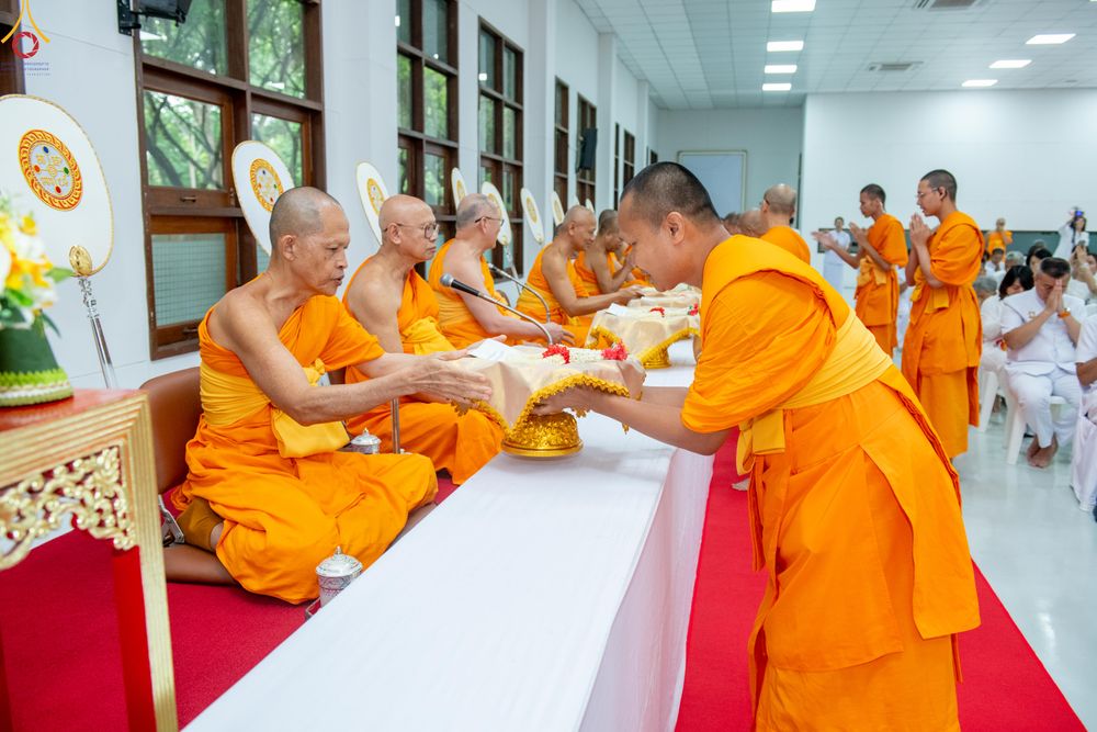 ภาพ No.342981:วันอาทิตย์ที่ 9 สิงหาคม พ.ศ.2569 พิธีมอบพัด ตั้งฐานานุกรม พระราชภาวนาวชิรวิเทศ วิ. ณ ห้องอาคารปลูกศรัทธา 2 วัดพระธรรมกาย