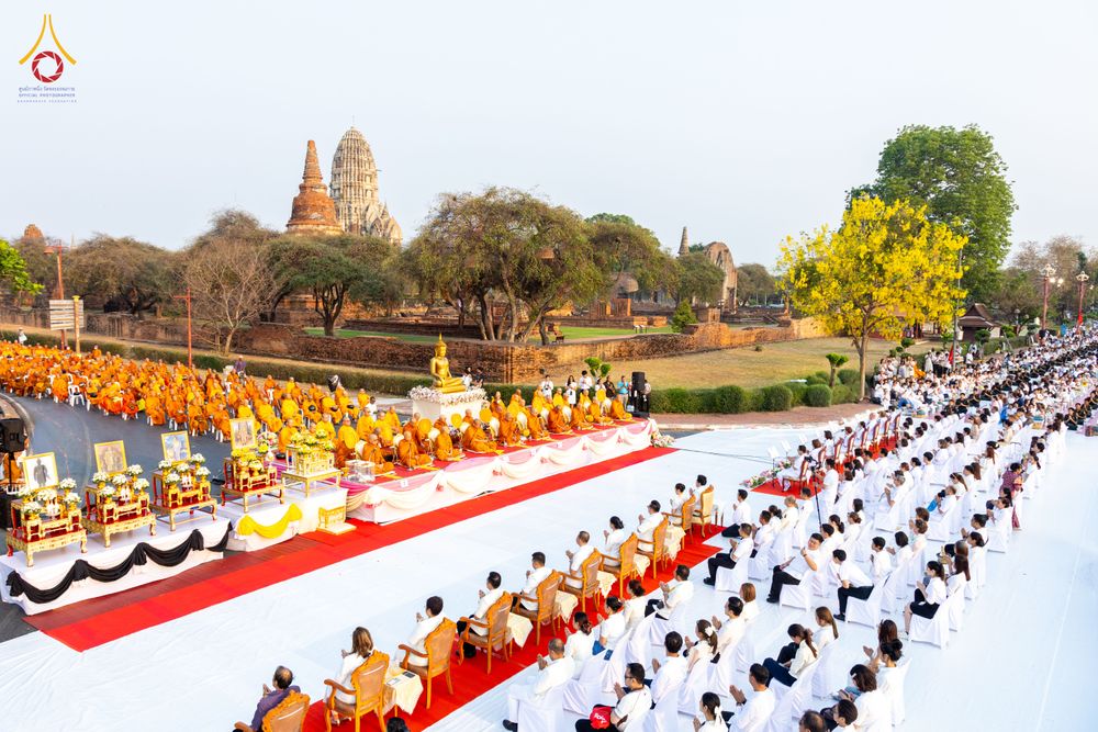 ภาพ No.318061:วันเสาร์ที่ 4 เมษายน พ.ศ. 2569 งานทำบุญเมืองใจกลางอยุธยา  ตักบาตรพระ 1,109 รูป ณ ถนนชีกุน หน้าวัดมหาธาตุ และวัดราชบูรณะ