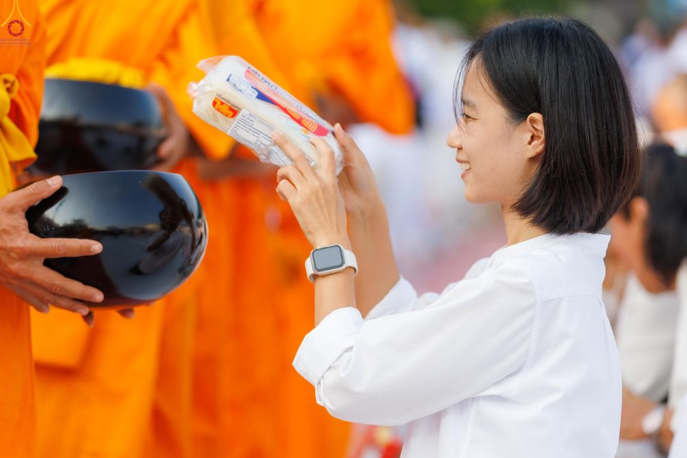 ภาพ No.297704:วันที่ 18 มกราคม พ.ศ. 2569 พิธีตักบาตรพระธรรมยาตรา ณ วัดโบสถ์บน ต.บางคูเวียง จ.นนทบุรี อนุสรณ์สถานลำดับที่ 4 สถานที่เกิดด้วยกายธรรม ในโครงการธรรมยาตรา กตัญญูบูชา มหาปูชนียาจารย์ พระมงคลเทพมุนี(สด จนฺทสโร) พระผู้ปราบมาร อนุสรณ์สถาน 7 แห่ง ปีที่ 14