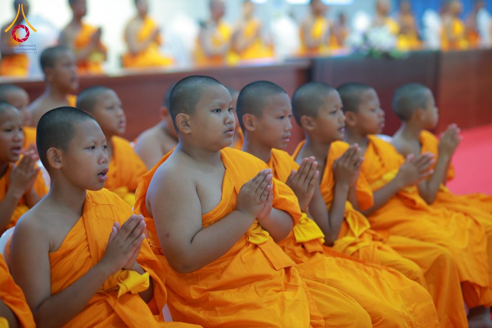 ภาพ No.321804:วันที่ 12 เมษายน พ.ศ.2569 ตักบาตรสงกรานต์ฉลองสามเณรใหม่  ณ ศูนย์ปฏิบัติธรรมระยอง(บ้านช่องลม)