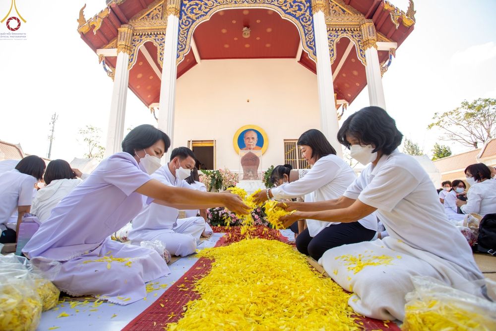 ภาพ No.72445:พิธีต้อนรับพระธรรมยาตรา ในโครงการธรรมยาตรากตัญญูบูชา มหาปูชนียาจารย์ พระมงคลเทพมุนี(สด จนฺทสโร) พระผู้ปราบมาร อนุสรณ์สถาน 7 แห่ง ปีที่ 11 วันที่ 18 มกราคม พ.ศ. 2566 ณ อนุสรณ์สถานลำดับที่ 4 สถานที่เกิดด้วยกายธรรม วัดโบสถ์ (บน) บางคูเวียง อ.บางกรวย จ.นนทบุ