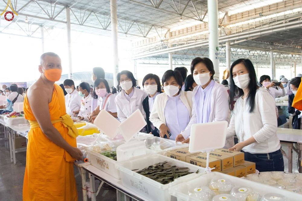 ภาพ No.75141:พิธีถวายภัตตาหารเป็นสังฆทาน แด่คณะพระธรรมยาตราฯ ในโครงการธรรมยาตรากตัญญูบูชา มหาปูชนียาจารย์ พระมงคลเทพมุนี(สด จนฺทสโร) พระผู้ปราบมาร อนุสรณ์สถาน 7 แห่ง ปีที่ 11 วันที่ 31 มกราคม พ.ศ. 2566