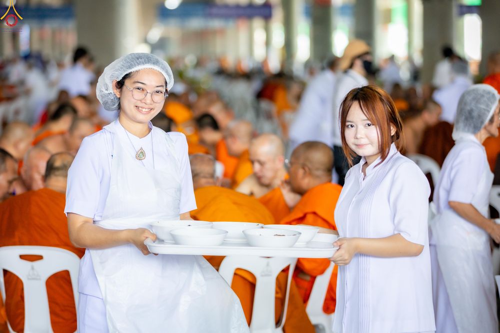 ภาพ No.323717:วันที่ 22 เมษายน พ.ศ.2569(วันคุ้มครองโลก) งานถวายมหาสังฆทาน 40,000 กว่าวัดทั่วประเทศ คณะสงฆ์ฉันภัตตาหารเพล