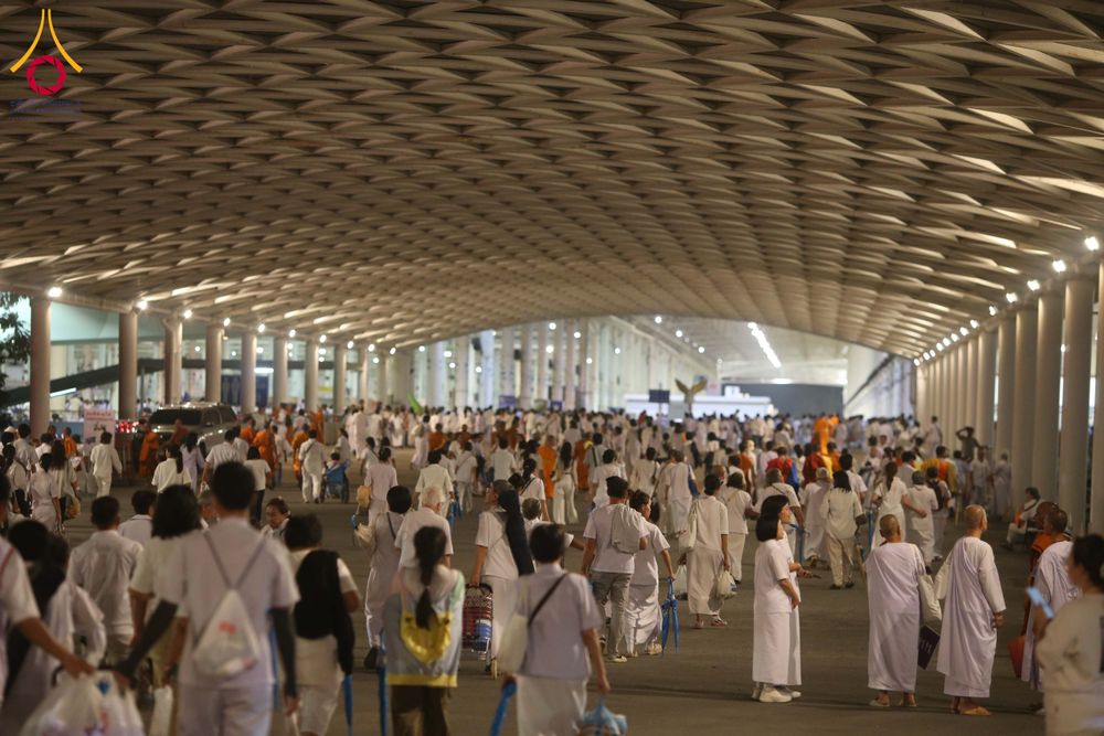 ภาพ No.324521:วันที่ 22 เมษายน พ.ศ.2569 (วันคุ้มครองโลก) บรรยากาศพระสังฆาธิการและสาธุชน การเดินทางกลับ งานถวายมหาสังฆทาน 40,000 กว่าวัดทั่วประเทศ วัดพระธรรมกาย