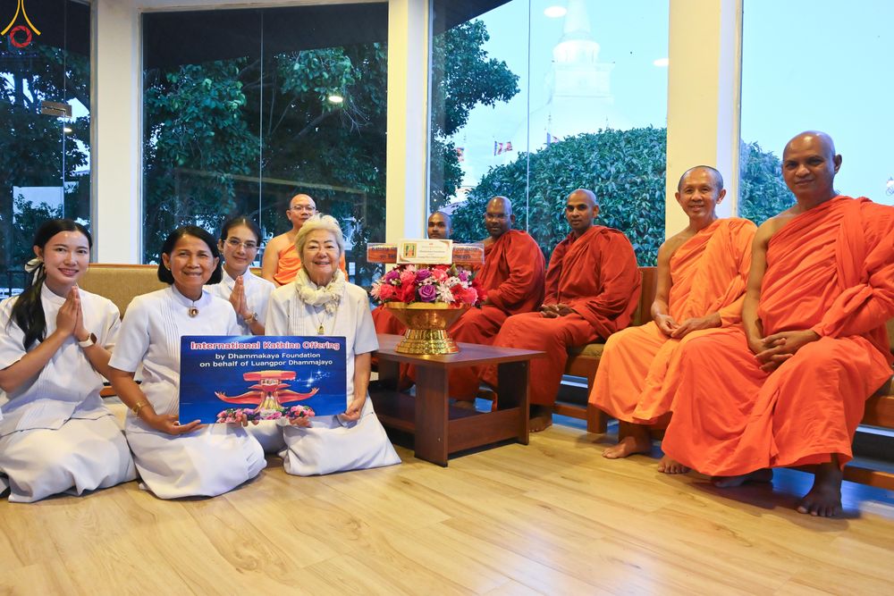 ภาพ No.284295:วันที่ 28 ตุลาคม พ.ศ.2568 กฐินสมทบต่างประเทศ โดยคณะศิษยานุศิษย์ บูชาธรรม 81 ปี หลวงพ่อธัมมชโย ณ วัดมหาเมฆนาวา ศรีลังกา