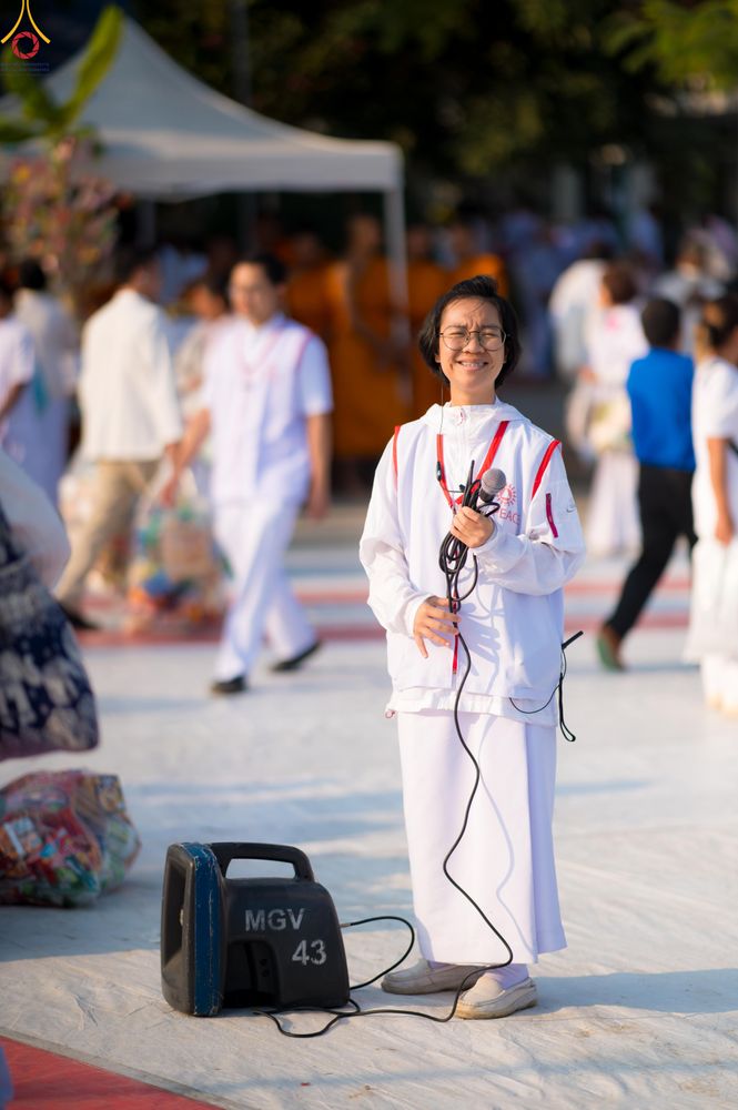 ภาพ No.300651:ภาพเบื้องหลังอาสาสมัครรวมใจ ชุดที่ 3 ในโครงการธรรมยาตรา กตัญญูบูชา มหาปูชนียาจารย์ พระมงคลเทพมุนี(สด จนฺทสโร) พระผู้ปราบมาร อนุสรณ์สถาน 7 แห่ง ปีที่ 14