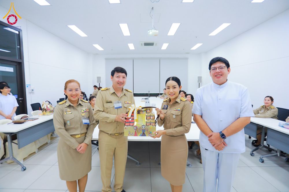 ภาพ No.311472:วันจันทร์ที่ 23 กุมภาพันธ์ พ.ศ. 2569 เปิดโลกทัศน์ผู้บริหารสถานศึกษายุคใหม่ เรียนรู้ต้นแบบการพัฒนาคนผ่านพลัง “บวร–V-Star” ผู้เข้ารับการพัฒนาตามโครงการ สพฐ. ศึกษาดูงานวัดพระธรรมกาย เสริมภาวะผู้นำคุณธรรมสู่การบริหารโรงเรียนอย่างยั่งยืน ณ อาคาร 100 ปี คุณยาย