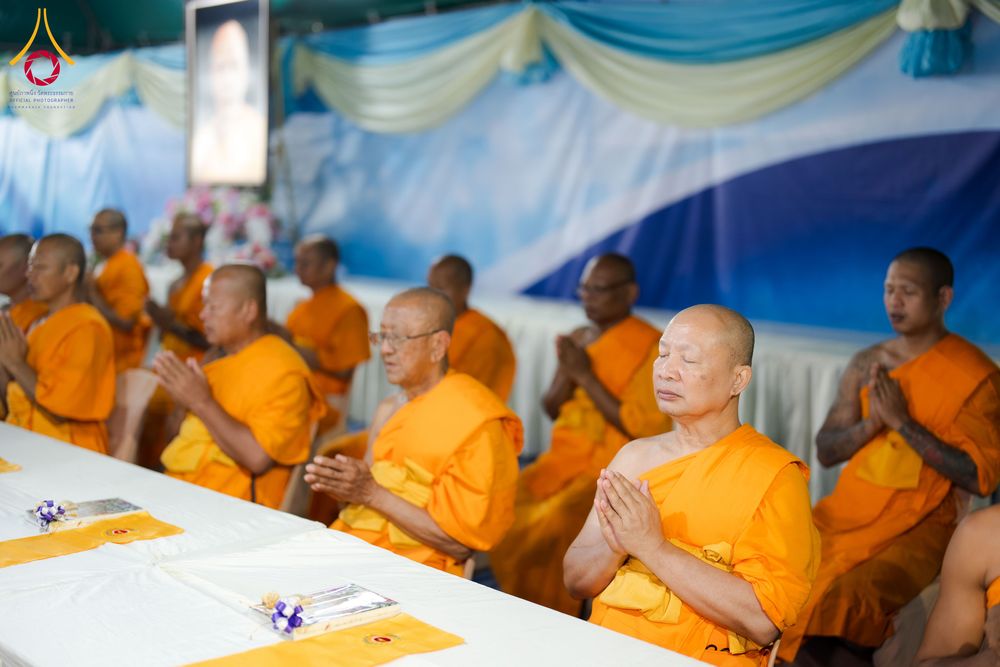 ภาพ No.299159:วันที่ 21 มกราคม พ.ศ. 2569 พิธีถวายภัตตาหารเป็นสังฆทาน แด่พระธรรมยาตรา ณ อนุสรณ์สถานบางปลา วัดบางปลา อำเภอบางเลน จังหวัดนครปฐม ในโครงการธรรมยาตรา กตัญญูบูชา มหาปูชนียาจารย์ พระมงคลเทพมุนี(สด จนฺทสโร) พระผู้ปราบมาร อนุสรณ์สถาน 7 แห่ง ปีที่ 14