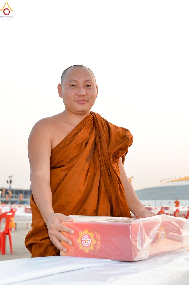 ภาพ No.323129:วันที่ 19 เมษายน พ.ศ.2569 การเรียงกล่องไทยธรรม , เตรียมงานจราจร เพื่องานถวายมหาสังฆทาน 40,000 กว่าวัดทั่วประเทศ วันคุ้มครองโลก 22 เมษายน พ.ศ.2569 วัดพระธรรมกาย