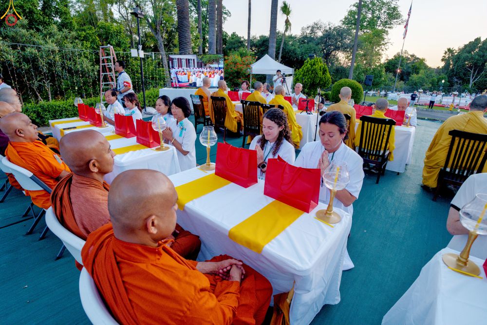 ภาพ No.332745:วันอาทิตย์ที่ 31 พฤษภาคม พ.ศ. 2569 วันวิสาขบูชา ณ วัดพระธรรมกายแคลิฟอร์เนีย  ประเทศสหรัฐอเมริกา