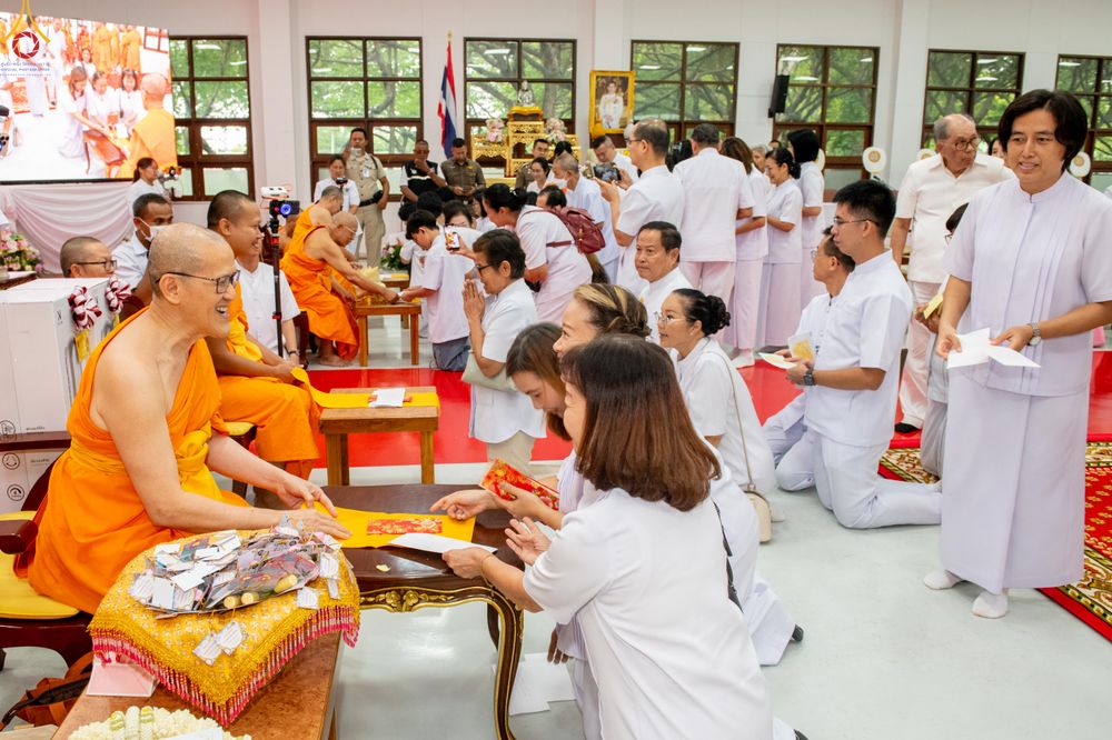 ภาพ No.343010:วันอาทิตย์ที่ 9 สิงหาคม พ.ศ.2569 พิธีมอบพัด ตั้งฐานานุกรม พระราชภาวนาวชิรวิเทศ วิ. ณ ห้องอาคารปลูกศรัทธา 2 วัดพระธรรมกาย
