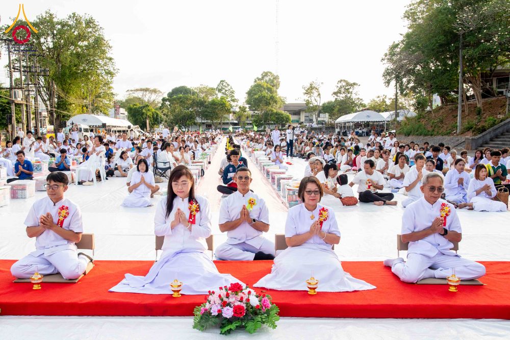 ภาพ No.310324:วันอาทิตย์ที่ 15 กุมภาพันธ์ พ.ศ. 2569 ตักบาตรพระ 1,000 รูป เมืองตรัง ปีที่ 2 ณ ลานพระบรมราชานุสาวรีย์ รัชกาลที่ 5 (หน้าศาลจังหวัดตรัง)อ.เมือง จ.ตรัง