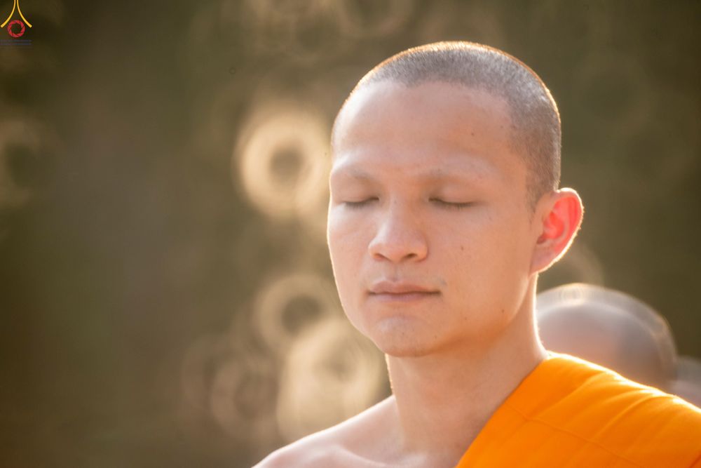 ภาพ No.281607:วันที่ 24 ธันวาคม พ.ศ.2568 พระธรรมยาตรา ปฏิบัติธรรม และถ่ายภาพหมู่ประวัติศาสตร์ ณ ลานหน้ามหาวิหารพระมงคลเทพมุนีฯ วัดพระธรรมกาย