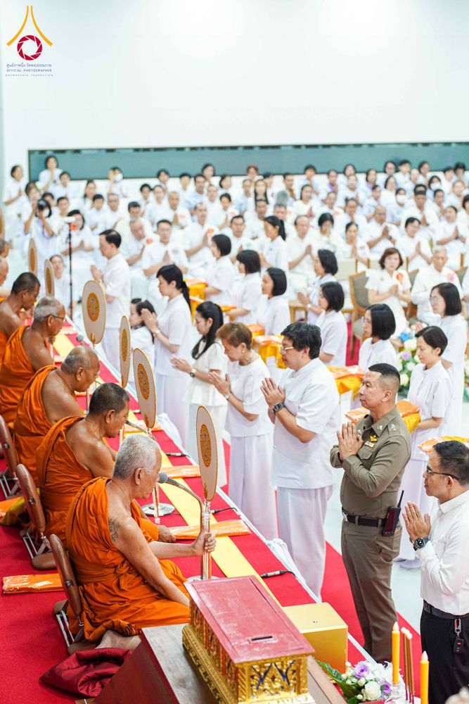 ภาพ No.316244:วันเสาร์ที่ 28 มีนาคม พ.ศ. 2569 พิธีบำเพ็ญกุศล คุณพ่อณรงค์ จินตมากุล  สิริอายุ 99 ปี 11 เดือน โยมบิดา พระครูปลัดรัตนวีรวัฒน์ (รังสฤษดิ์ อิทฺธิจินตโก) ที่ปรึกษาเจ้าคณะจังหวัดปทุมธานี เจ้าอาวาสวัดพระธรรมกาย  ณ ห้องปลูกศรัทธา 2 วัดพระธรรมกาย ปทุมธานี