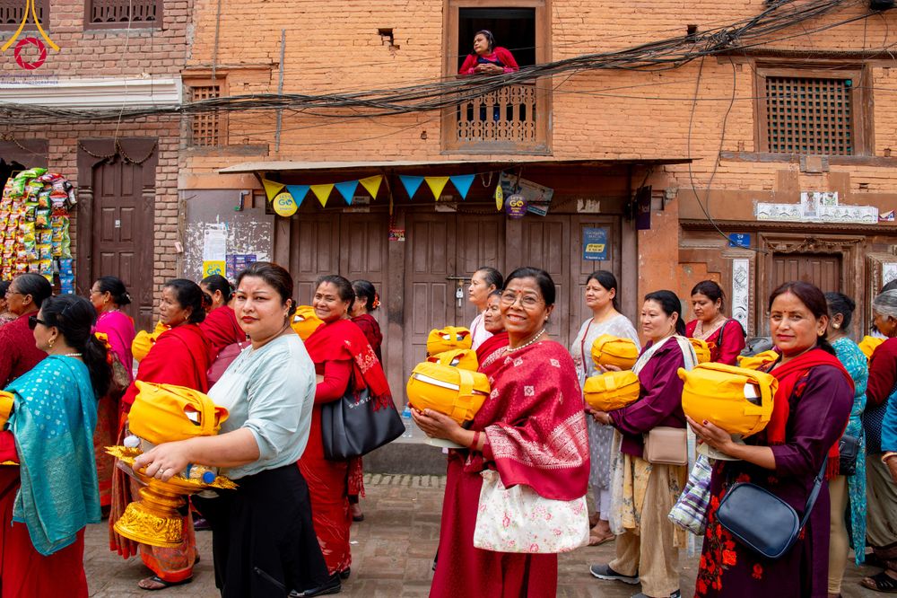 ภาพ No.313512:วันพฤหัสบดีที่ 12 มีนาคม พ.ศ. 2569 ขบวนแห่นาคธรรมทายาทในโครงการบรรพชาสามเณร 500 รูป  จาก นาคบาฮาล (Nagbahal) สู่จัตุรัสปาทัน (Patan Durbar Square) ประเทศเนปาล