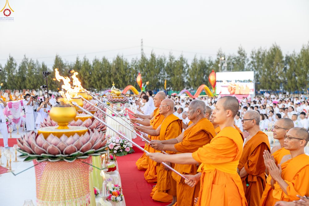 ภาพ No.302344:วันที่ 23 มกราคม พ.ศ. 2569 พิธีจุดประทีปธรรมถวายเป็นพุทธบูชา (ภาพชุดที่ 2) และบูชาธรรมมหาปูชนียาจารย์  ณ อนุสรณ์สถานลำดับที่ 5 สถานที่เผยแผ่วิชชาธรรมกายครั้งแรก อนุสรณ์สถานบางปลา วัดบางปลา อำเภอบางเลน จังหวัดนครปฐม ในโครงการธรรมยาตรา กตัญญูบูชา มหาปูชนีย