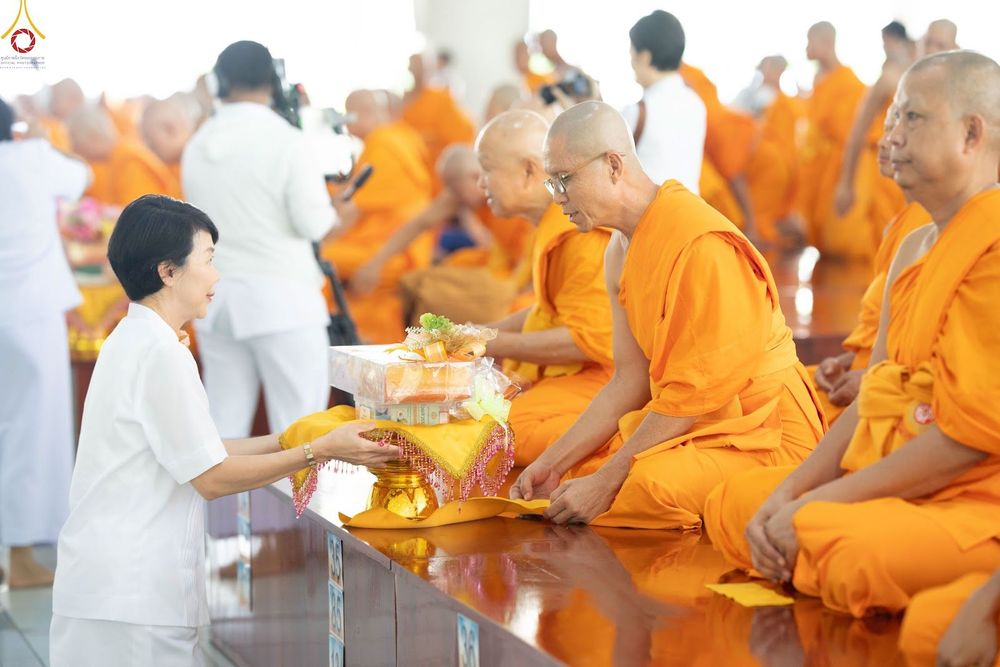ภาพ No.348294:วันที่ 10 กันยายน พ.ศ.2569 พิธีสวดพระพุทธมนต์ และถวายภัตตาหารเป็นสังฆทาน เนื่องในวันครบ 26 ปี วันคล้ายละสังขาร คุณยายอาจารย์มหารัตนอุบาสิกาจันทร์ ขนนกยูง ณ หอฉันคุณยายอาจารย์ฯ วัดพระธรรมกาย