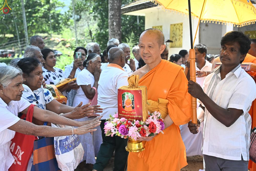 ภาพ No.278719:วันที่ 30 ตุลาคม 2568  กฐินสมทบวัดต่างประเทศ โดยคณะศิษยานุศิษย์  บูชาธรรม 81 ปี หลวงพ่อธัมมชโย  ณ วัดศรีโพธินันทะ ประเทศศรีลังกา