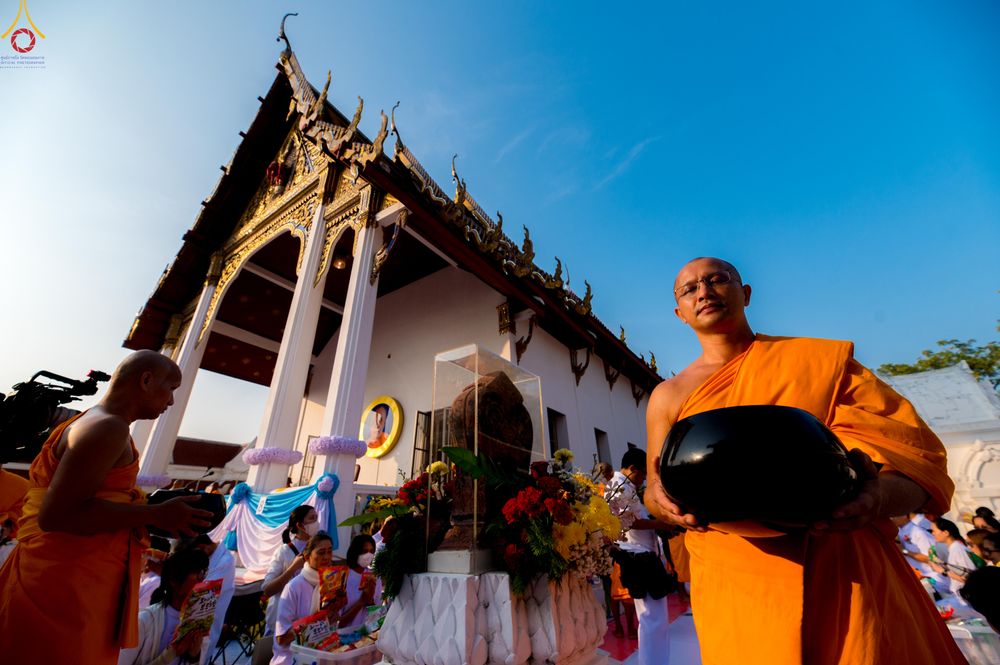 ภาพ No.297622:วันที่ 18 มกราคม พ.ศ. 2569 พิธีตักบาตรพระธรรมยาตรา ณ วัดโบสถ์บน ต.บางคูเวียง จ.นนทบุรี อนุสรณ์สถานลำดับที่ 4 สถานที่เกิดด้วยกายธรรม ในโครงการธรรมยาตรา กตัญญูบูชา มหาปูชนียาจารย์ พระมงคลเทพมุนี(สด จนฺทสโร) พระผู้ปราบมาร อนุสรณ์สถาน 7 แห่ง ปีที่ 14