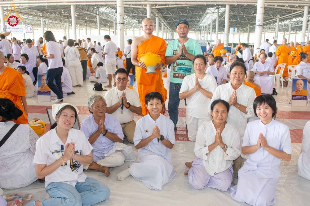 ภาพ No.321460:วันเสาร์ที่ 11 เมษายน พ.ศ.2569 พิธีขอบรรพชา พิธีขอสรณคมณ์และศีล, พิธีถวายบาตร พิธีอุปสมบท โครงการอุปสมบทหมู่ บูชาธรรมหลวงพ่อธัมมชโย พ.ศ.2569 โครงการอุปสมบทหมู่ธรรมทายาท ระดับอุดมศึกษา รุ่น 53 (ภาคฤดูร้อน) ณ วัดพระธรรมกาย ปทุมธานี