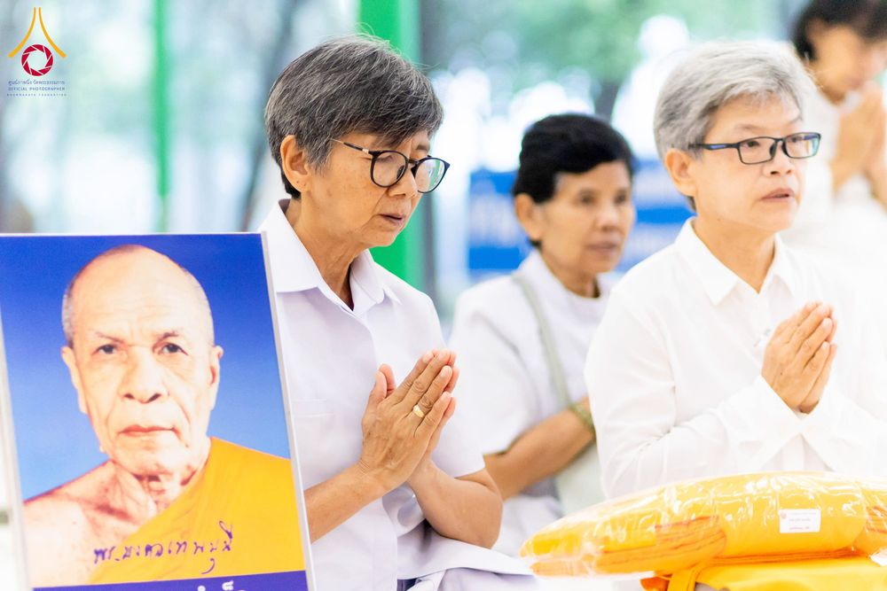 ภาพ No.298126:วันเสาร์ที่ 17 มกราคม พ.ศ. 2569 พิธีบรรพชาอุปสมบท โครงการอุปสมบทหมู่ บูชาธรรมครบ 117 ปี คุณยายอาจารย์มหารัตนอุบาสิกาจันทร์ ขนนกยูง  ณ อุโบสถพระไตรปิฎก วัดพระธรรมกาย