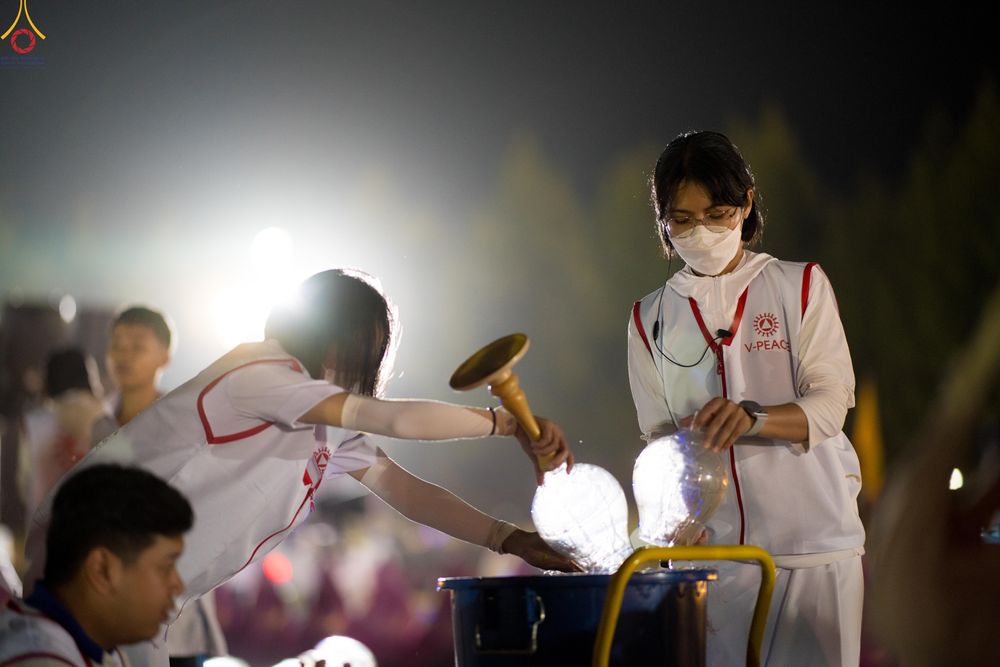 ภาพ No.306792:ภาพเบื้องหลังอาสาสมัครรวมใจ ชุดที่ 5 ในโครงการธรรมยาตรา กตัญญูบูชา มหาปูชนียาจารย์ พระมงคลเทพมุนี(สด จนฺทสโร) พระผู้ปราบมาร อนุสรณ์สถาน 7 แห่ง ปีที่ 14