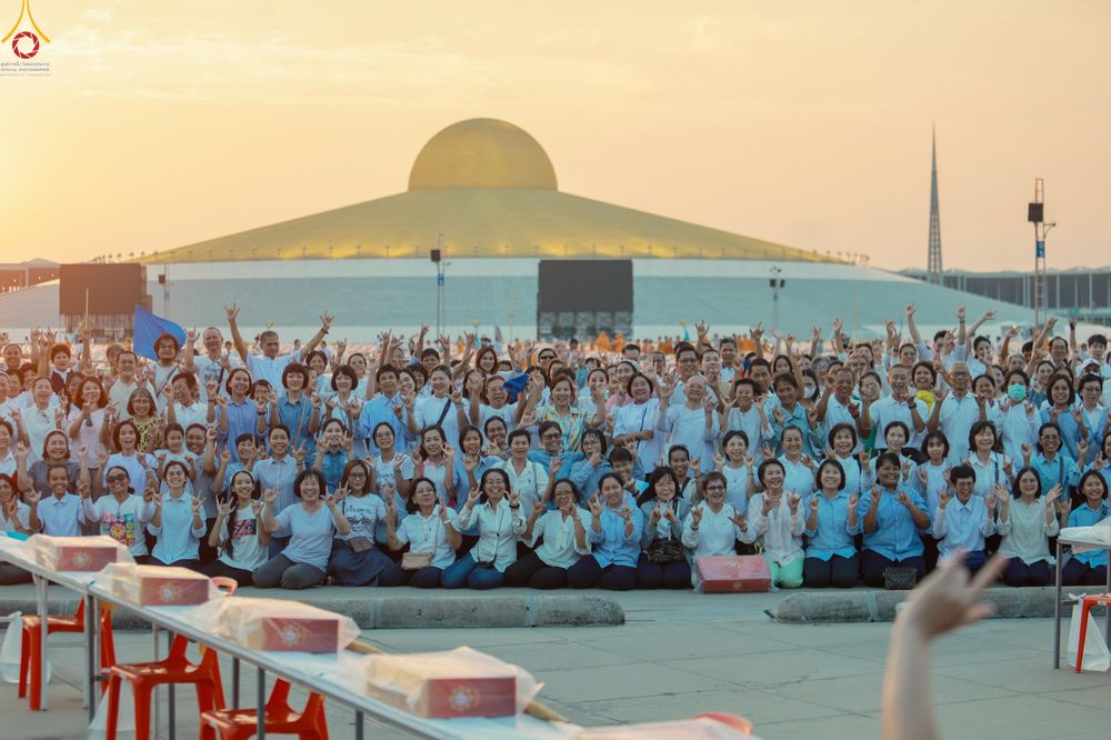 ภาพ No.322656:วันที่ 17 เมษายน พ.ศ.2569 การเรียงกล่องไทยธรรม เรียงน้ำดื่ม เรียงร่ม ณ ลานธรรมพระมหาธรรมกายเจดีย์ เพื่องานถวายมหาสังฆทาน 40,000 กว่าวัดทั่วประเทศ วันคุ้มครองโลก 22 เมษายน พ.ศ.2569 วัดพระธรรมกาย