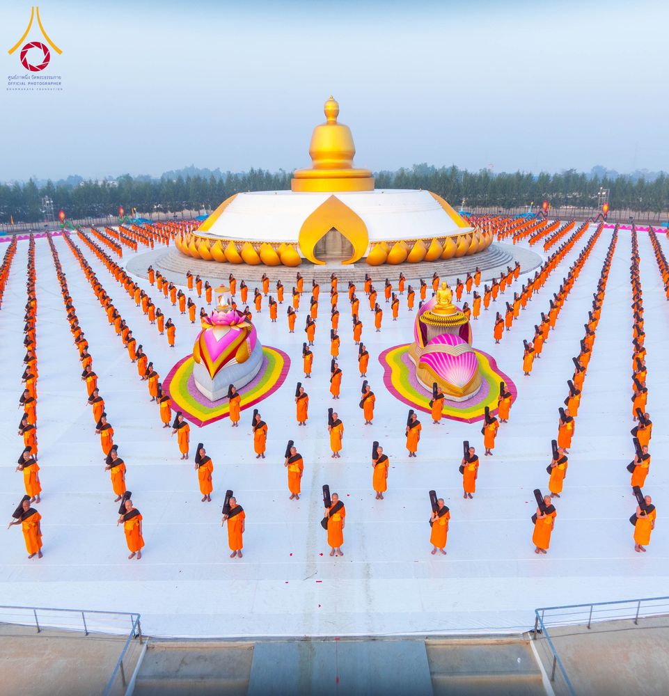 ภาพ No.299864:วันที่ 19 มกราคม พ.ศ.2569 พระธรรมยาตราปฏิบัติธรรมและถ่ายภาพหมู่ประวัติศาสตร์ ณ อนุสรณ์สถานลำดับที่ 5 สถานที่เผยแผ่วิชชาธรรมกายครั้งแรก  อนุสรณ์สถานบางปลาวัดบางปลา อ.บางเลน จ.นครปฐม ในโครงการธรรมยาตรา กตัญญูบูชา มหาปูชนียาจารย์ พระมงคลเทพมุนี(สด จนฺทสโร) 