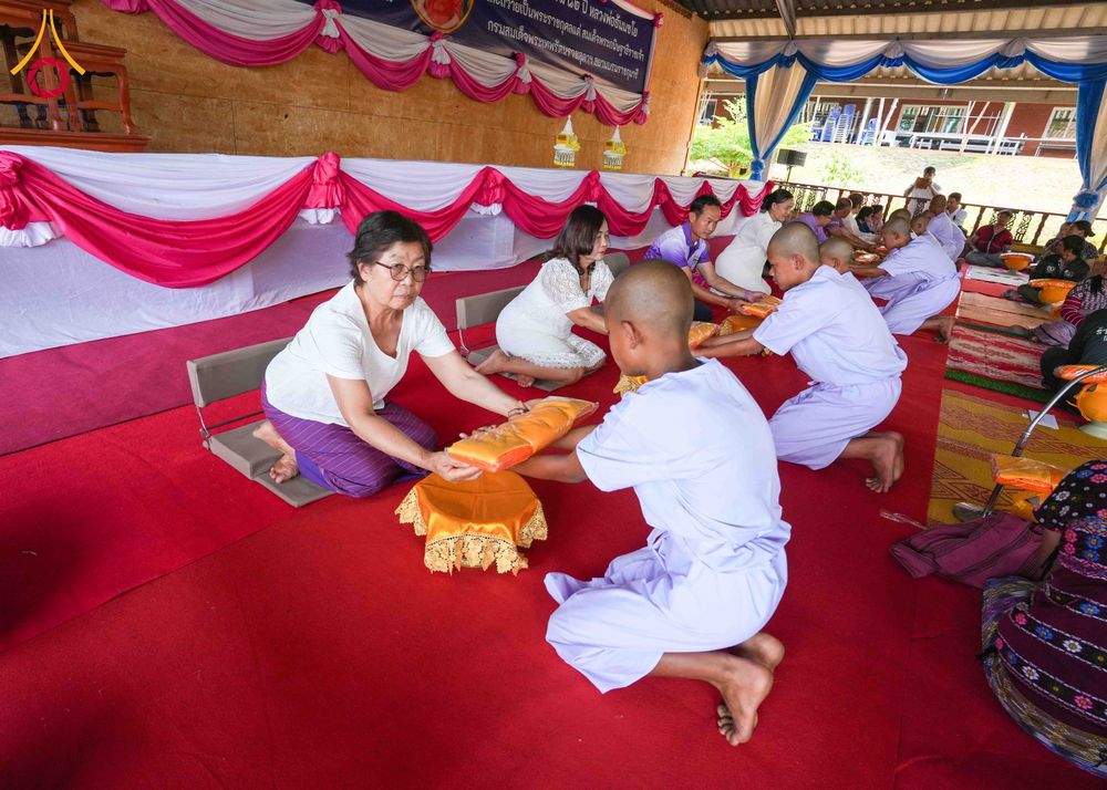 ภาพ No.317712:วันพฤหัสบดีที่ ๒ เมษายน พ.ศ.๒๕๖๙ พิธีบรรพชาสามเณรภาคฤดูร้อน น้อมบูชาธรรมอายุวัฒนมงคล ๘๒ ปี หลวงพ่อธัมมชโย และ ถวายเป็นพระราชกุศลแด่ สมเด็จพระกนิษฐาธิราชเจ้ากรมสมเด็จพระเทพรัตน์ราชสุดาฯ สยามบรมราชกุมารี รุ่นที่ ๑๓ ณ วัดทุ่งเจริญธรรม อำเภออมก๋อย จังหวัดเชี