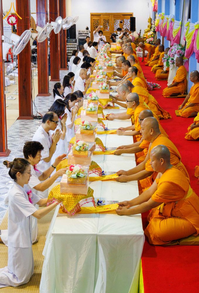 ภาพ No.295835:วันที่ 17 มกราคม พ.ศ. 2569 พิธีถวายภัตตาหารเป็นสังฆทาน แด่พระธรรมยาตรา ณ วัดโบสถ์บน ต.บางคูเวียง จ.นนทบุรี อนุสรณ์สถานลำดับที่ 4 สถานที่เกิดด้วยกายธรรม ในโครงการธรรมยาตรา กตัญญูบูชา มหาปูชนียาจารย์ พระมงคลเทพมุนี(สด จนฺทสโร) พระผู้ปราบมาร อนุสรณ์สถาน 7 แ