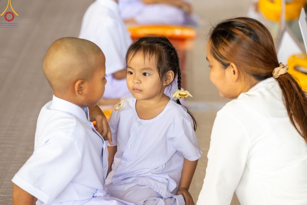 ภาพ No.133971:พิธีขอขมามอบผ้าไตร โครงการบรรพชาสามเณร ศูนย์อบรมวัดพระธรรมกาย ณ วัดพระธรรมกาย วันเสาร์ที่ 6 เมษายน พ.ศ. 2567
