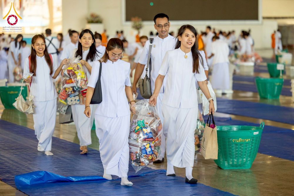 ภาพ No.277059:วันอาทิตย์ที่ 7 ธันวาคม พ.ศ. 2568 พิธีตักบาตรอาทิตย์ต้นเดือน ณ บ้านแก้วเรือนทองคุณยายฯ วัดพระธรรมกาย