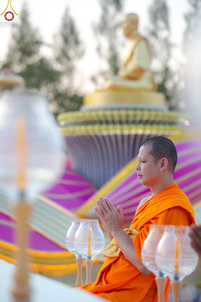 ภาพ No.192708:พิธีจุดประทีปถวายเป็นพุทธบูชา และบูชาธรรมมหาปูชนียาจารย์ ณ อนุสรณ์สถานคลองบางนางแท่น อ.สามพราน จ.นครปฐม ในโครงการธรรมยาตรา กตัญญูบูชา มหาปูชนียาจารย์ พระมงคลเทพมุนี(สด จนฺทสโร) พระผู้ปราบมาร อนุสรณ์สถาน 7 แห่ง ปีที่ 13 วันที่ 10 มกราคม พ.ศ. 2568