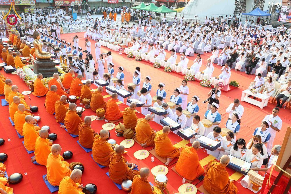 ภาพ No.312615:วันอาทิตย์ที่ 8 มีนาคม พ.ศ.2569 ทำบุญเมืองนครราชสีมา 558 ปี ตักบาตรพระ 10,000 รูป