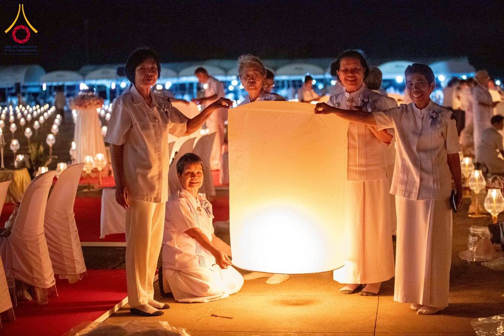 ภาพ No.266167:วันพุธที่ 5 พฤศจิกายน พ.ศ. 2568 (วันพระ ขึ้น 15 ค่ำ เดือน 12) พิธีจุดประทีปโคมลาน, โคมลอย และลอยกระทง ถวายประทีปเป็นพุทธบูชา สร้างความสว่างไสวให้กับแผ่นดินด้วยแสงธรรม ณ พุทธอุทยานนานาชาติ จังหวัดหนองคาย