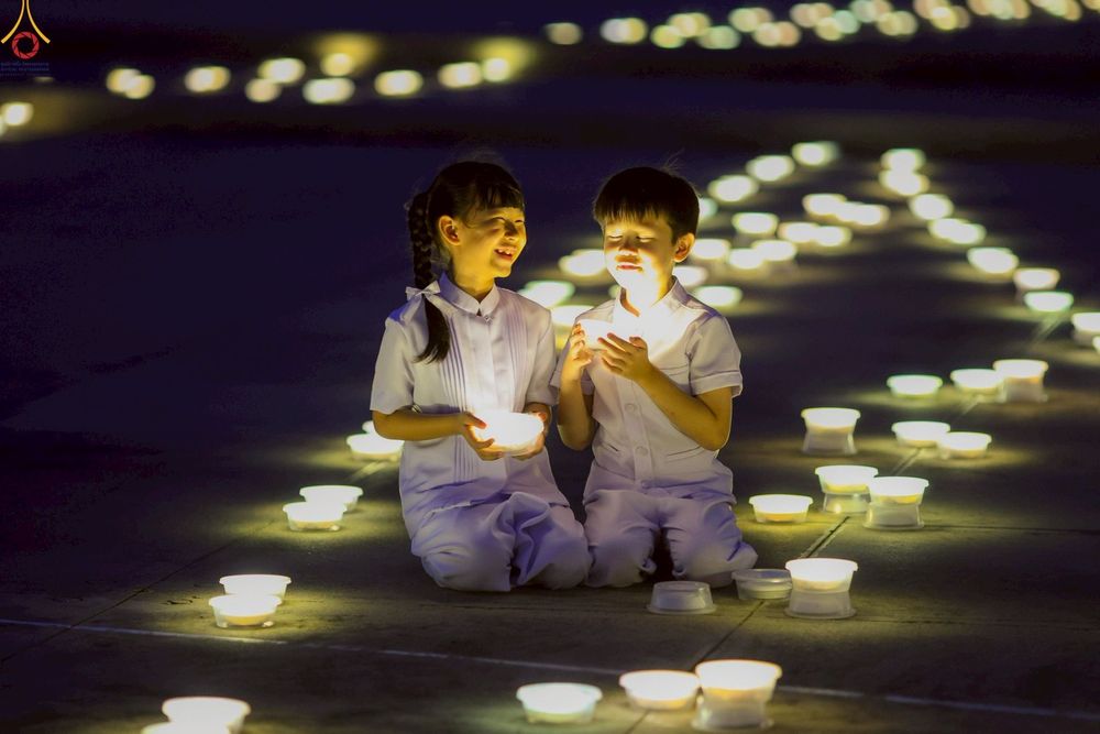 ภาพ No.241042:วันพุธที่ 27 สิงหาคม พ.ศ. 2568 พิธีจุดประทีป ในวันธรรมชัย ณ วัดพระธรรมกาย