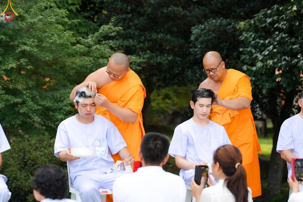 ภาพ No.147491:พิธีตัดปอยผม ขอขมา มอบบาตร ผ้าไตร โครงการปฐมอุปสมบท สมโภชอุโบสถ บูชาธรรม 80 ปี หลวงพ่อธัมมชโย ณ วัดพระธรรมกายโทชิหงิ ประเทศญี่ปุ่น วันพฤหัสบดีที่ 8 สิงหาคม พ.ศ. 2567