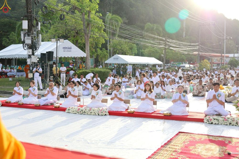 ภาพ No.235195:วันอาทิตย์ที่ 27 กรกฎาคม พ.ศ. 2568 พิธีตักบาตรพระ1,000 รูป ทำบุญเมืองพัทลุง ประธานสงฆ์ พระปริยัติวชิโรดม  เจ้าคณะจังหวัดพัทลุง ประธานฆราวาส นายรัฐศาสตร์ ชิดชู  ผู้ว่าราชการจังหวัดพัทลุง