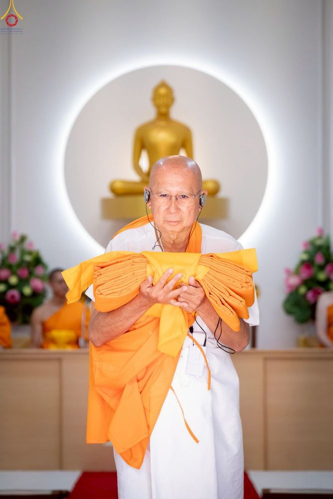 ภาพ No.252280:วันที่ 4-5 ตุลาคม พ.ศ. 2568  วัดพระธรรมกายแคลิฟอร์เนีย ประเทศสหรัฐอเมริกา ได้จัดพิธีตัดปอยผม โดยคณะสงฆ์ ญาติ ๆ และสาธุชน ให้กับนาคธรรมทายาท 8 ท่าน และได้จัดพิธีบรรพชา-อุปสมบท ฉลองพิธีทอดกฐินบรมจักรพรรดิ สร้างอุโบสถ 82 ปี บูชาธรรมหลวงพ่อธัมมชโย