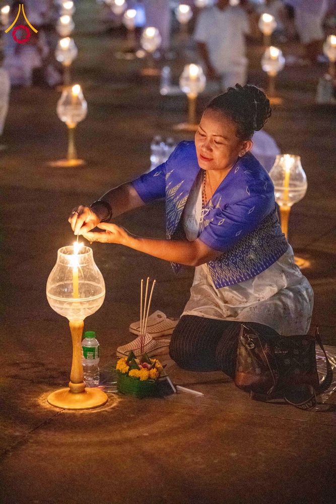 ภาพ No.266146:วันพุธที่ 5 พฤศจิกายน พ.ศ. 2568 (วันพระ ขึ้น 15 ค่ำ เดือน 12) พิธีจุดประทีปโคมลาน, โคมลอย และลอยกระทง ถวายประทีปเป็นพุทธบูชา สร้างความสว่างไสวให้กับแผ่นดินด้วยแสงธรรม ณ พุทธอุทยานนานาชาติ จังหวัดหนองคาย