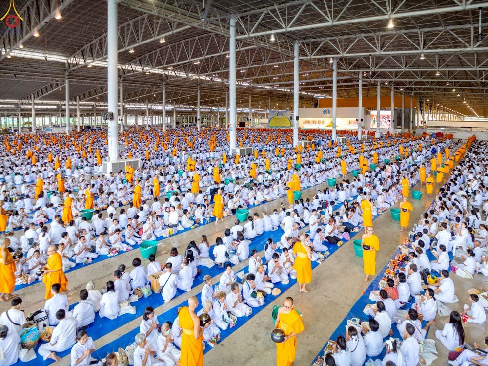 ภาพ No.263921:วันอาทิตย์ที่ 2 พฤศจิกายน พ.ศ. 2568 พิธีตักบาตรอาทิตย์ต้นเดือน ณ บ้านแก้วเรือนทองคุณยายฯ วัดพระธรรมกาย