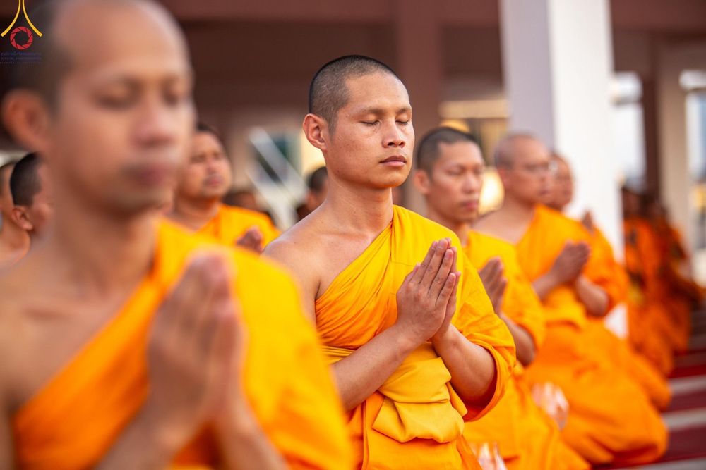 ภาพ No.201614:พิธีจุดประทีปถวายเป็นพุทธบูชา และบูชาธรรมมหาปูชนียาจารย์ ณ อาคารธรรมยาตรา กตัญญูบูชามหาปูชนียาจารย์ ตรงข้ามวัดปากน้ำภาษีเจริญ จ.กรุงเทพมหานคร ในโครงการธรรมยาตรา กตัญญูบูชา มหาปูชนียาจารย์ พระมงคลเทพมุนี(สด จนฺทสโร) พระผู้ปราบมาร อนุสรณ์สถาน 7 แห่ง