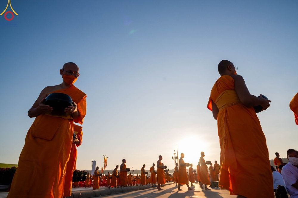 ภาพ No.105288:พิธีตักบาตรฉลองพระบวชใหม่ รุ่นบูชาธรรมมหาปูชนียาจารย์ และต้อนรับศักราชใหม่ วันจันทร์ที่ 1 มกราคม พ.ศ. 2567 ณ ลานธรรมพระมหาธรรมกายเจดีย์ วัดพระธรรมกาย