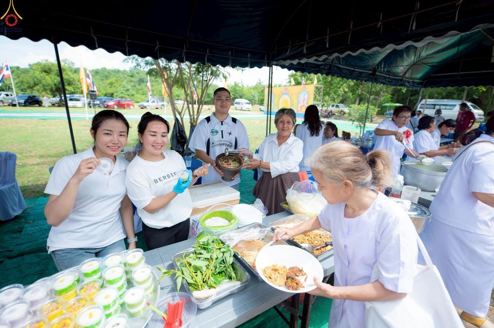 ภาพ No.255252:วันที่ 12 ตุลาคม พ.ศ. 2568 พิธีอัญเชิญพระบรมสารีริกธาตุและบรรจุ ลงในพระเกตุพระประธาน , พิธีทอดกฐินสามัคคีทั่วไทย 30,000 วัด โดยคณะศิษยานุศิษย์ วัดพระธรรมกาย  บูชาธรรม 81 ปี หลวงพ่อธัมมชโย ณ ธุดงคสถานเขาย้อย จ.เพชรบุรี