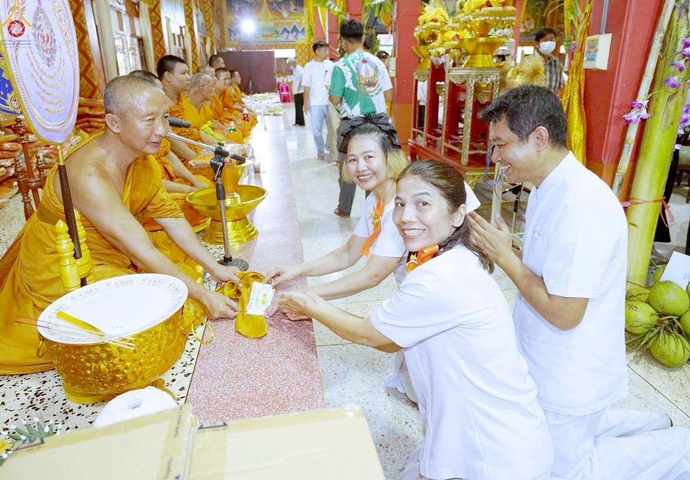 ภาพ No.272392:วันที่ 1 พฤศจิกายน พ.ศ. 2568 พิธีทอดกฐินสามัคคีทั่วไทย ณ วัดสุขวนาราม ต.ดอนรวก  อ.ดอนตูม จ.นครปฐม โดยคณะศิษยานุศิษย์ บูชาธรรม 81 ปี หลวงพ่อธัมมชโย