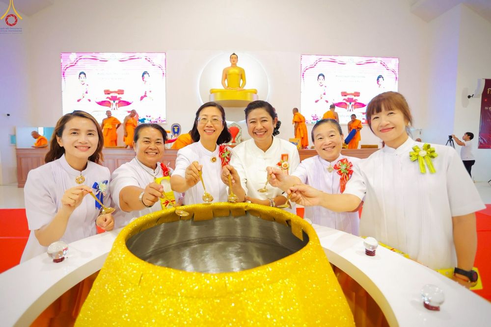 ภาพ No.265681:วันเสาร์ที่ 18 ตุลาคม พ.ศ. 2568 พิธีตักบาตร มณีนพรัตน์ทิพย์สุธาโภชน์ ณ ศูนย์อบรมเยาวชนบางปะหัน ตำบลหันสัง อำเภอบางปะหัน  จังหวัดพระนครศรีอยุธยา