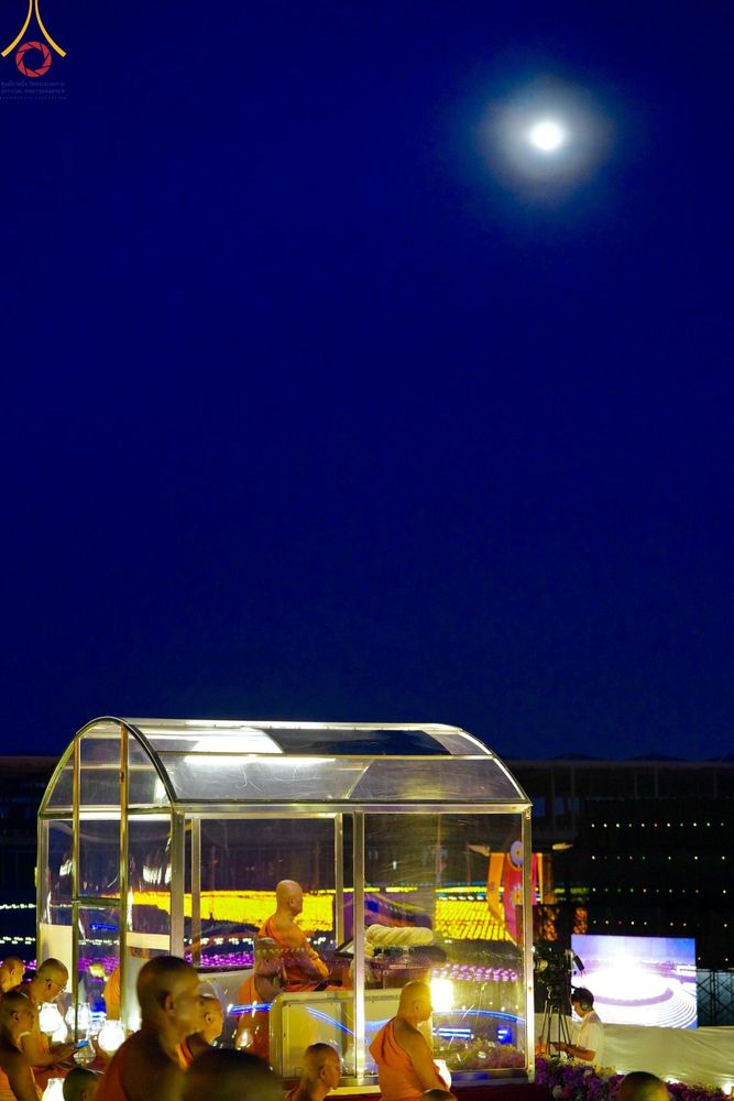 ภาพ No.279220:พิธีจุดวิสาขประทีป พิธีเวียนประทักษิณ ในวันวิสาขบูชา พุธที่ 22 พฤษภาคม พ.ศ. 2567 ( วันพระขึ้น 15 ค่ำ เดือน 6 ) ณ ลานธรรม พระมหาธรรมกายเจดีย์ วัดพระธรรมกาย จ.ปทุมธานี