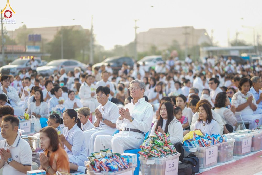 ภาพ No.180404:พิธีตักบาตรพระ ๑,๐๐๐ รูป ฉลองเมืองลำปาง ๑,๓๔๔ ปี วันเสาร์ที่ ๗ ธันวาคม พ.ศ. ๒๕๖๗ ณ ลานพระบรมราชานุสาวรีย์ พระนเรศวรมหาราช อ.เกาะคา จ.ลำปาง