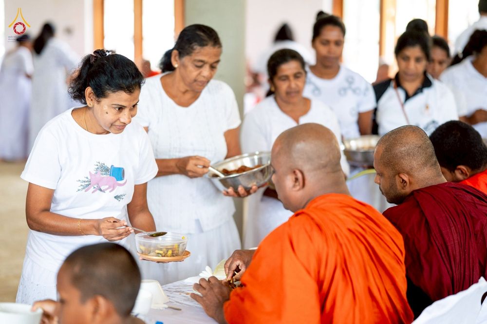 ภาพ No.262984:วันที่ 22 ตุลาคม พ.ศ. 2568 พิธีทอดกฐินสมทบ วัดกัลยาณมิตรต่างประเทศ  บูชาธรรม 81 ปี หลวงพ่อธัมมชโย ณ วัดโกฮอน ราชมหาวิหารายา และวัดศรีสุธรรมมารามายา   เมืองมาตะเล ประเทศศรีลังกา 